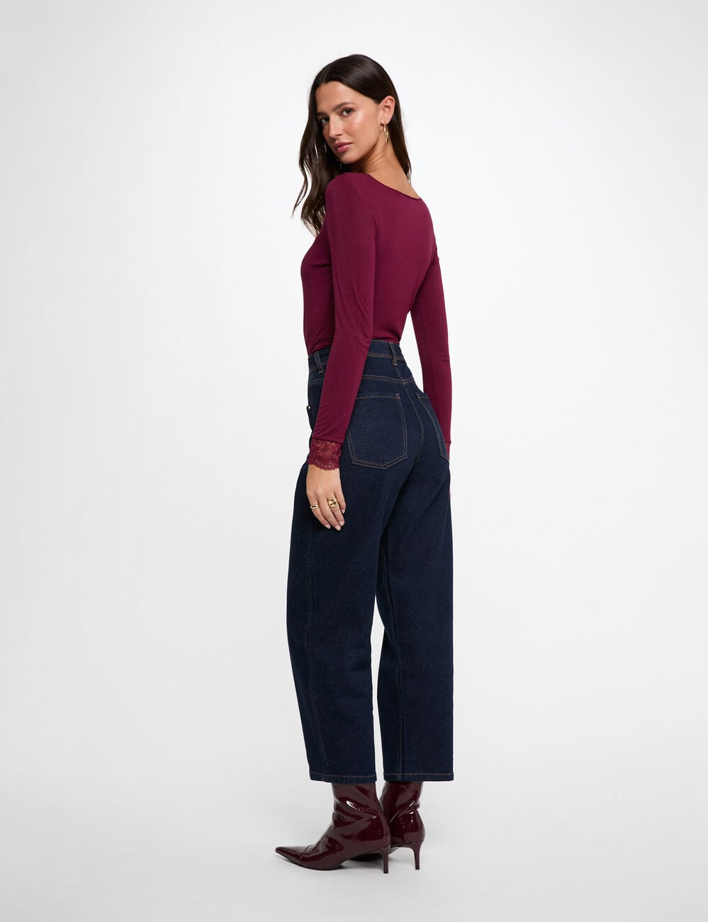 T-shirt col v dentelle prune femme