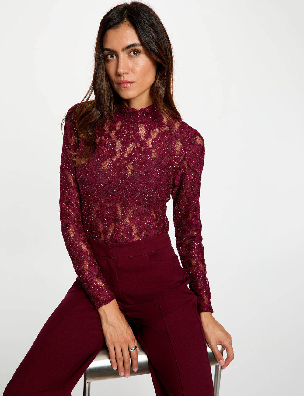 T-shirt dentelle ajour&eacute; prune femme