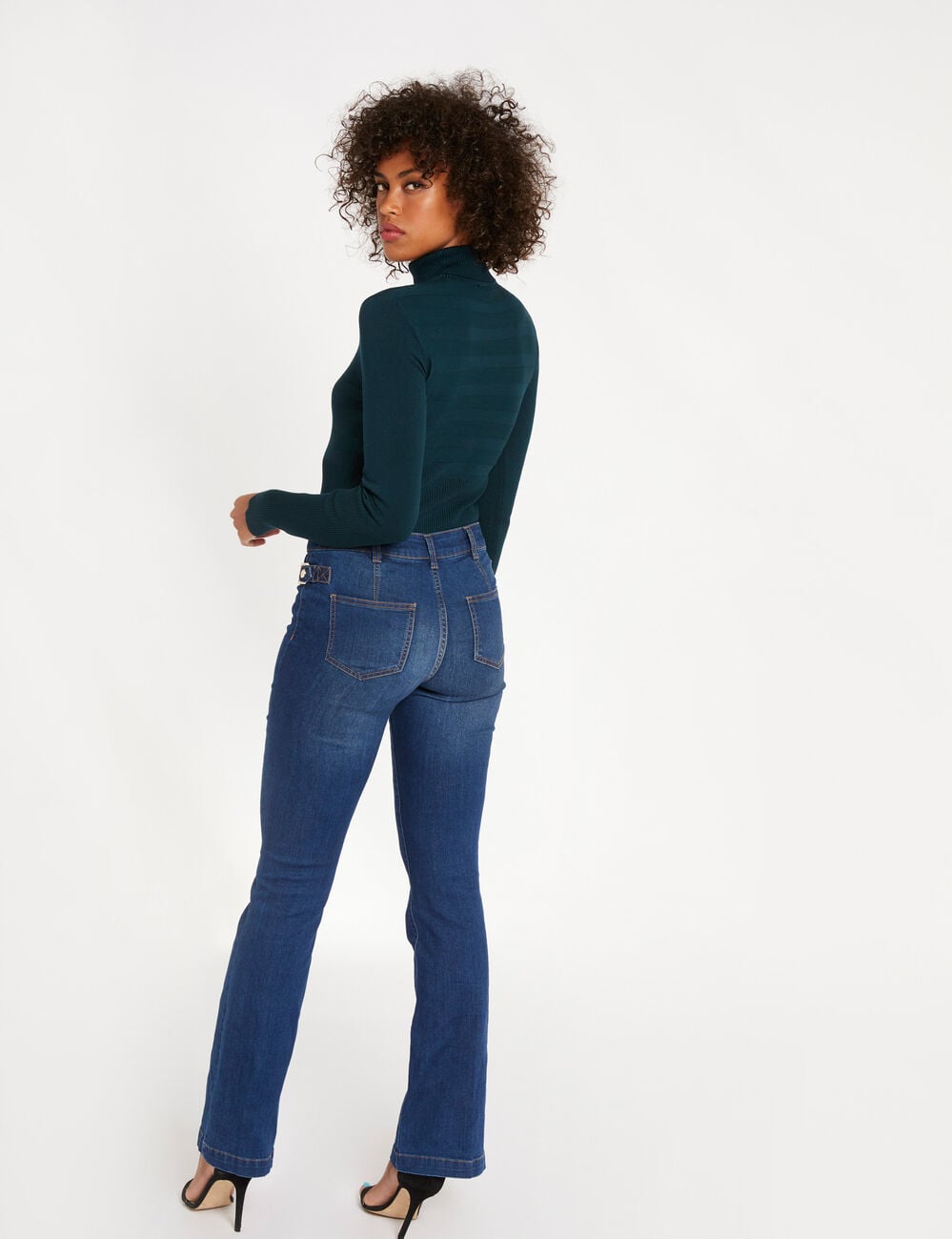 Pull col roul&eacute; ajust&eacute; vert femme