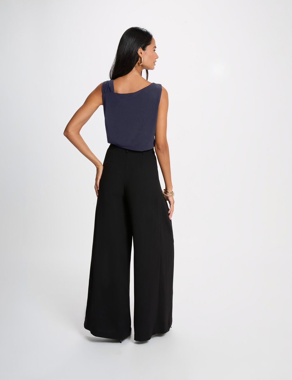 T-shirt asym&eacute;trique avec bijou bleu marine femme