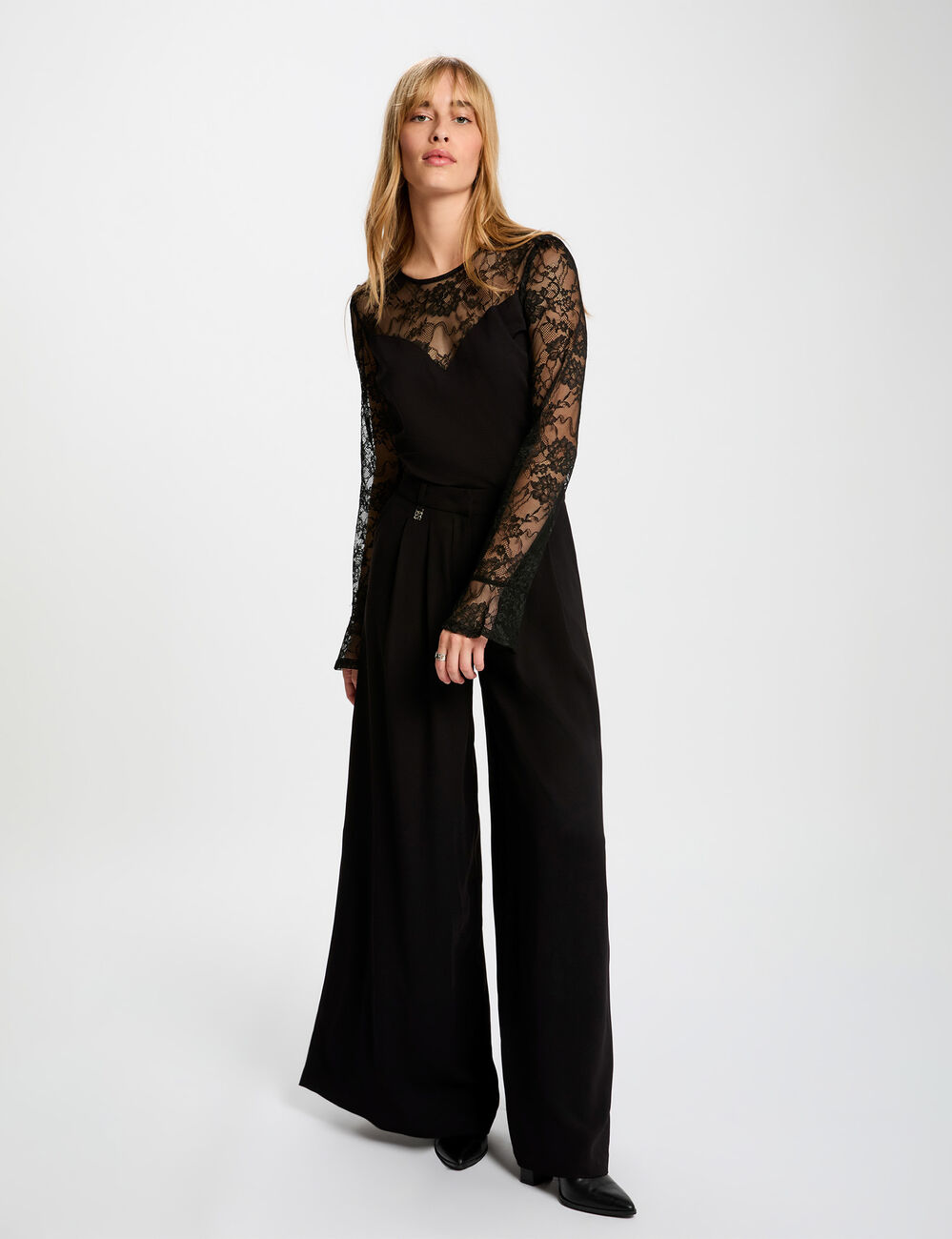 T-shirt dentelle cintr&eacute; noir femme