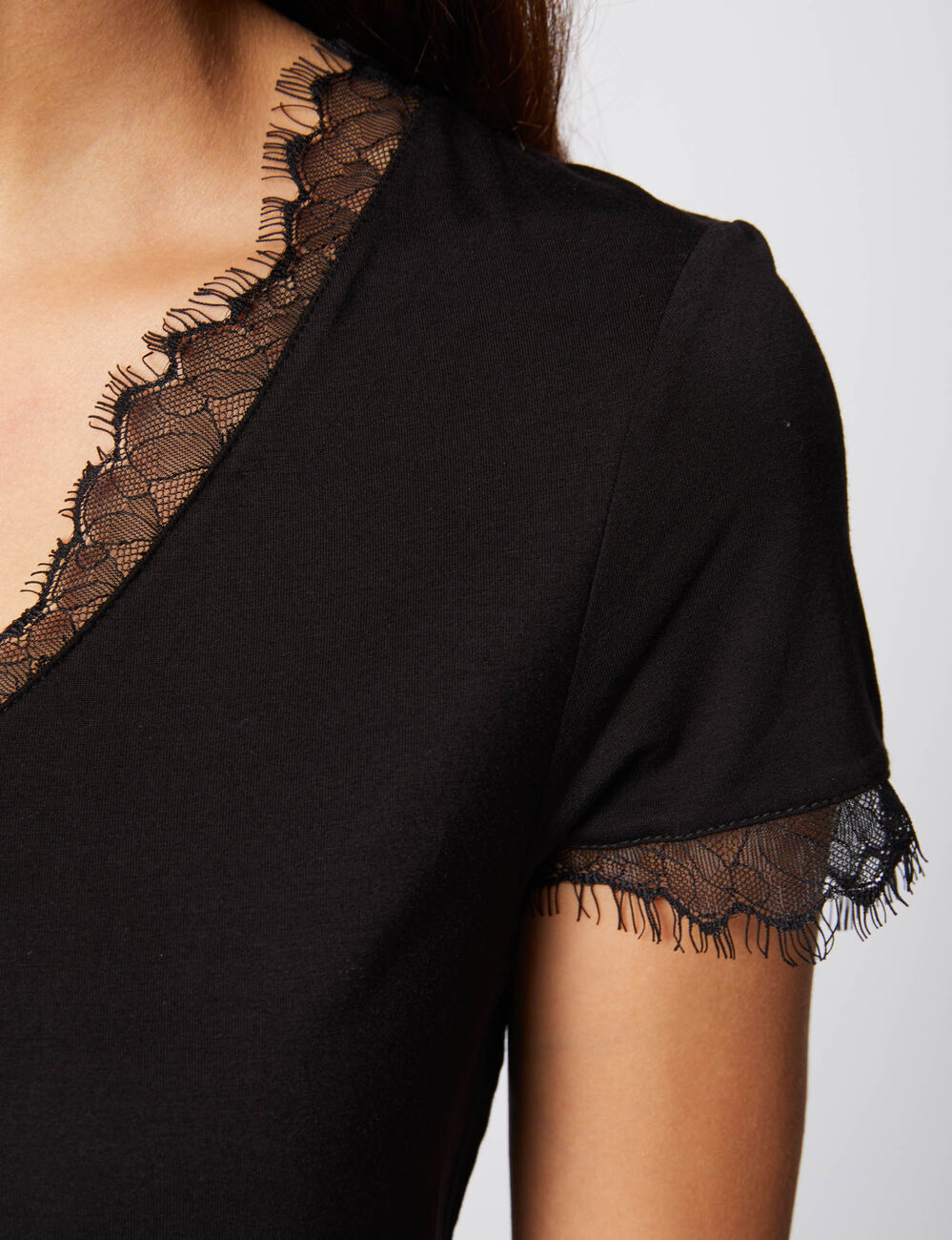 T-shirt col V &agrave; dos boutonn&eacute; en dentelle noir femme