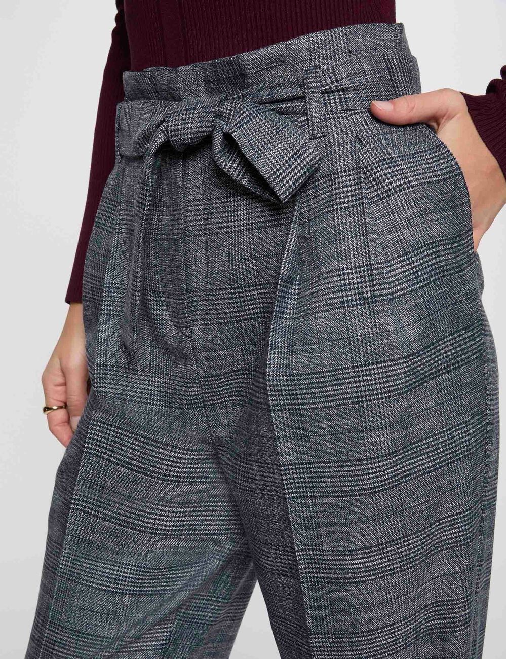 Pantalon carotte à carreaux multicolore femme