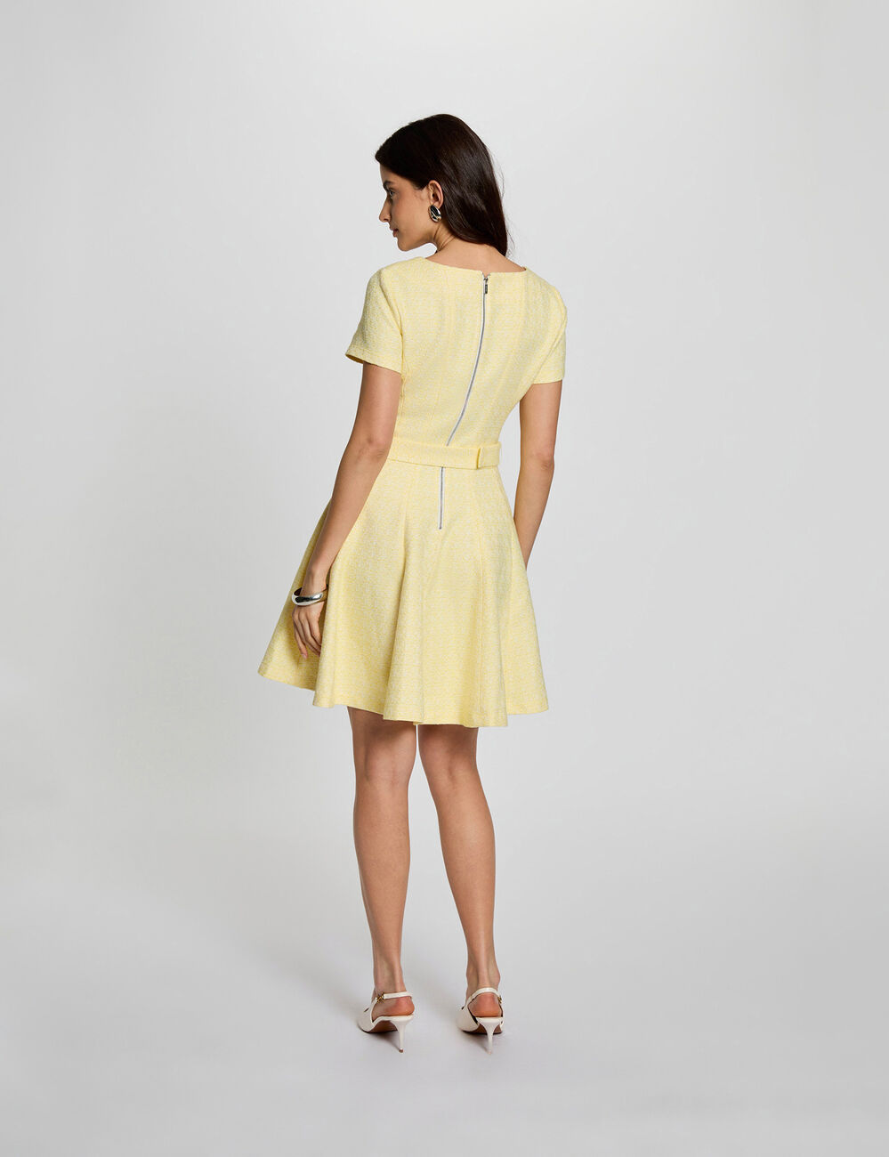 Robe courte ceintur&eacute;e jaune pastel femme