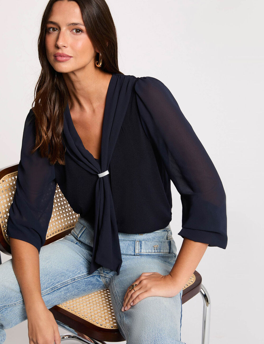 T-shirt voile col lavalli&egrave;re bleu marine femme