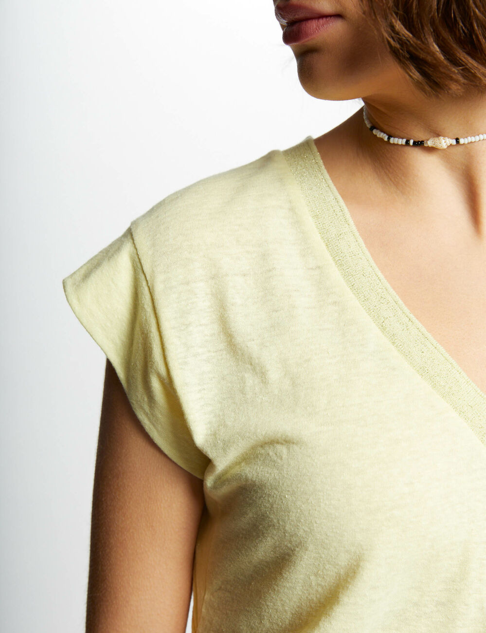T-shirt manches courtes à col en V jaune clair femme