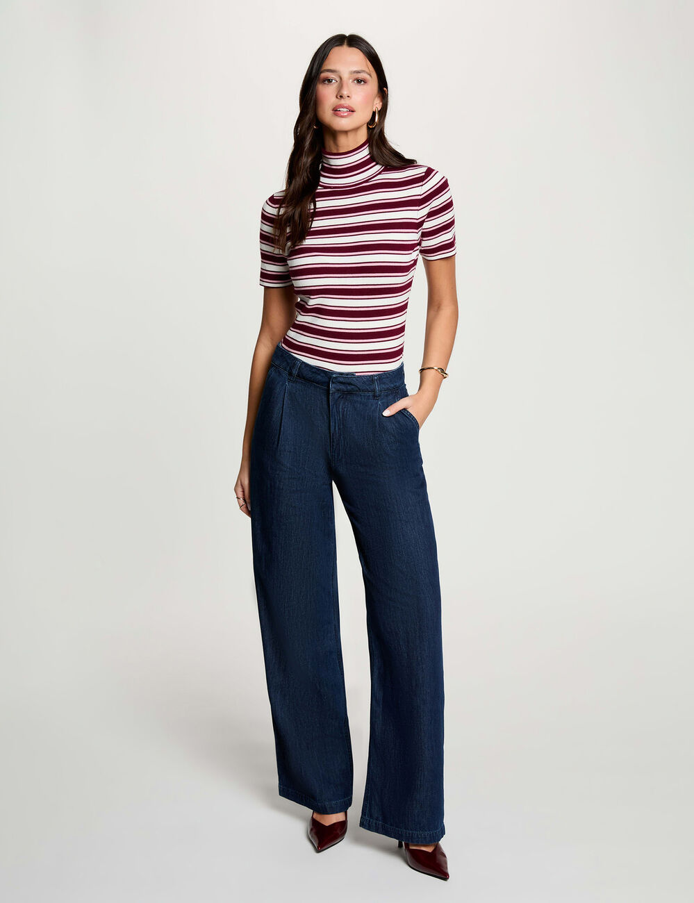 Pull col roul&eacute; ray&eacute; bordeaux femme