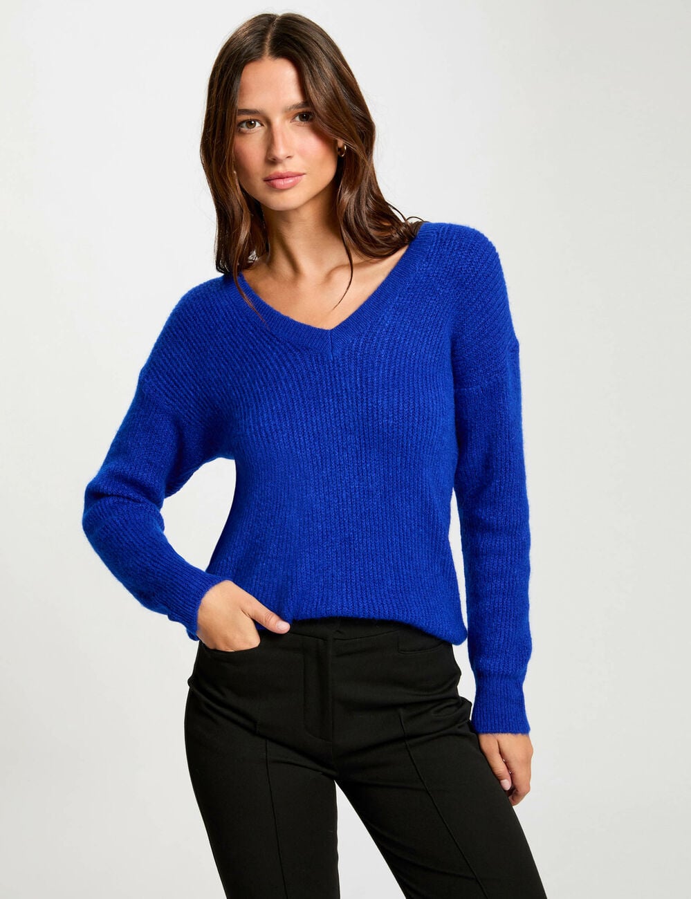 Pull col en V bleu electrique femme