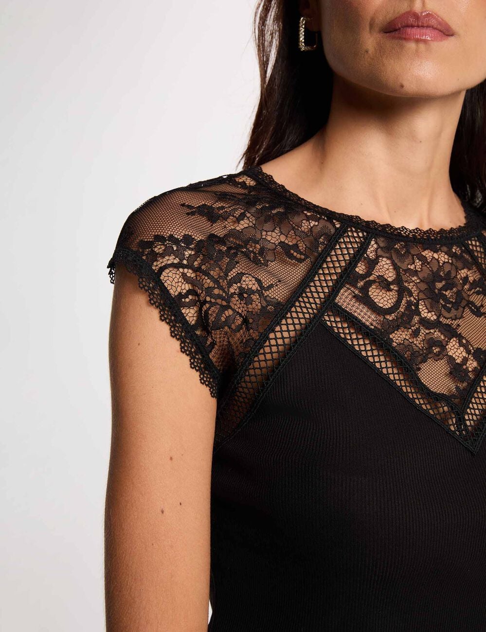 T-shirt dentelle col rond noir femme
