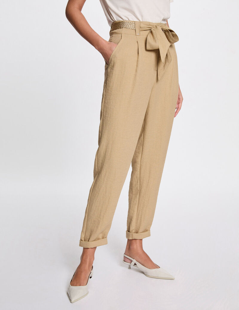 Pantalon carotte ceinturé beige femme