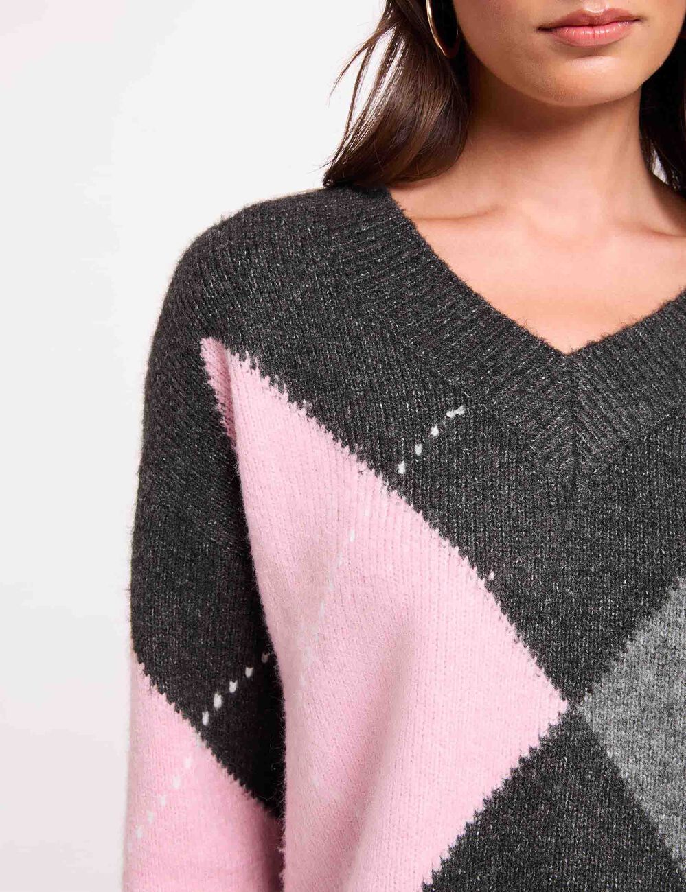 Pull jacquard col v gris fonc&eacute; femme
