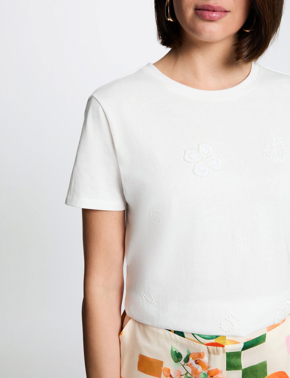 T-shirt brod&eacute; col rond blanc femme