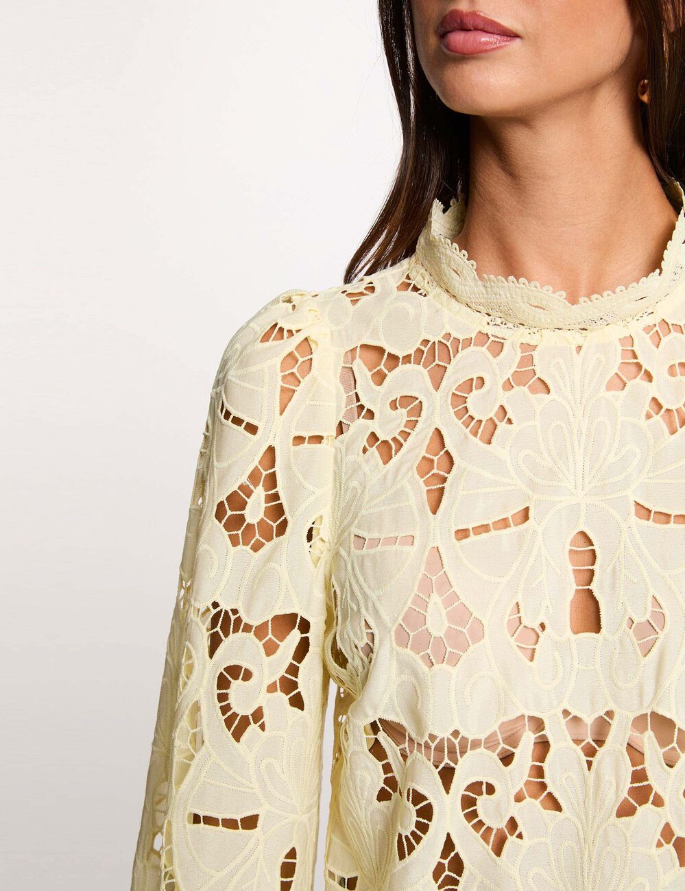 Blouse broderie col montant jaune pastel femme