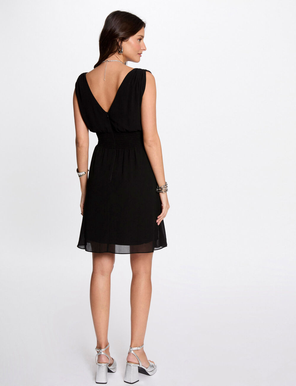 Robe courte &eacute;vas&eacute;e fluide noir femme