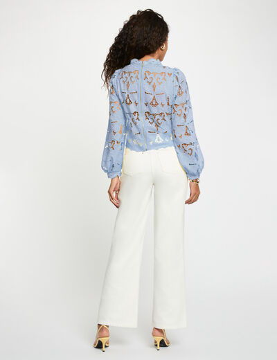 Blouse broderie col montant bleu ciel femme