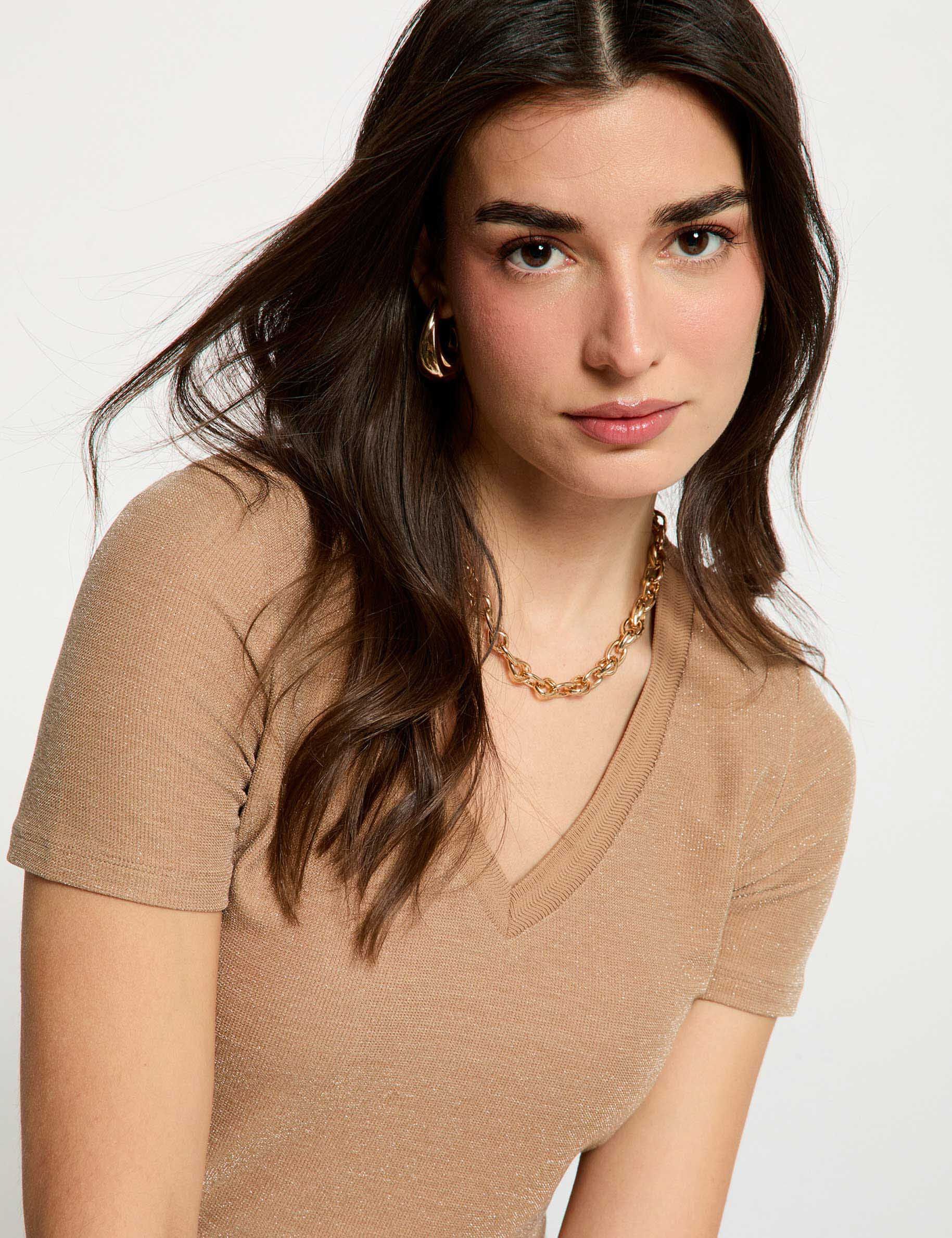 T-shirt cintré col v beige femme