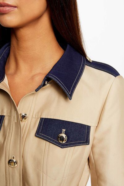 Trench long évasé ceinturé détails denim beige femme