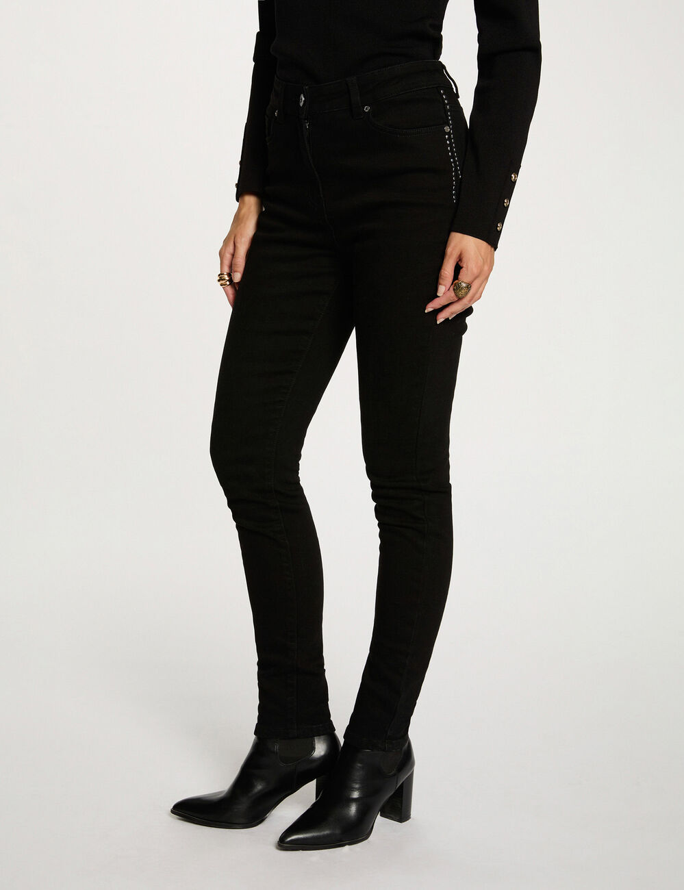 Jean slim clout&eacute; noir femme