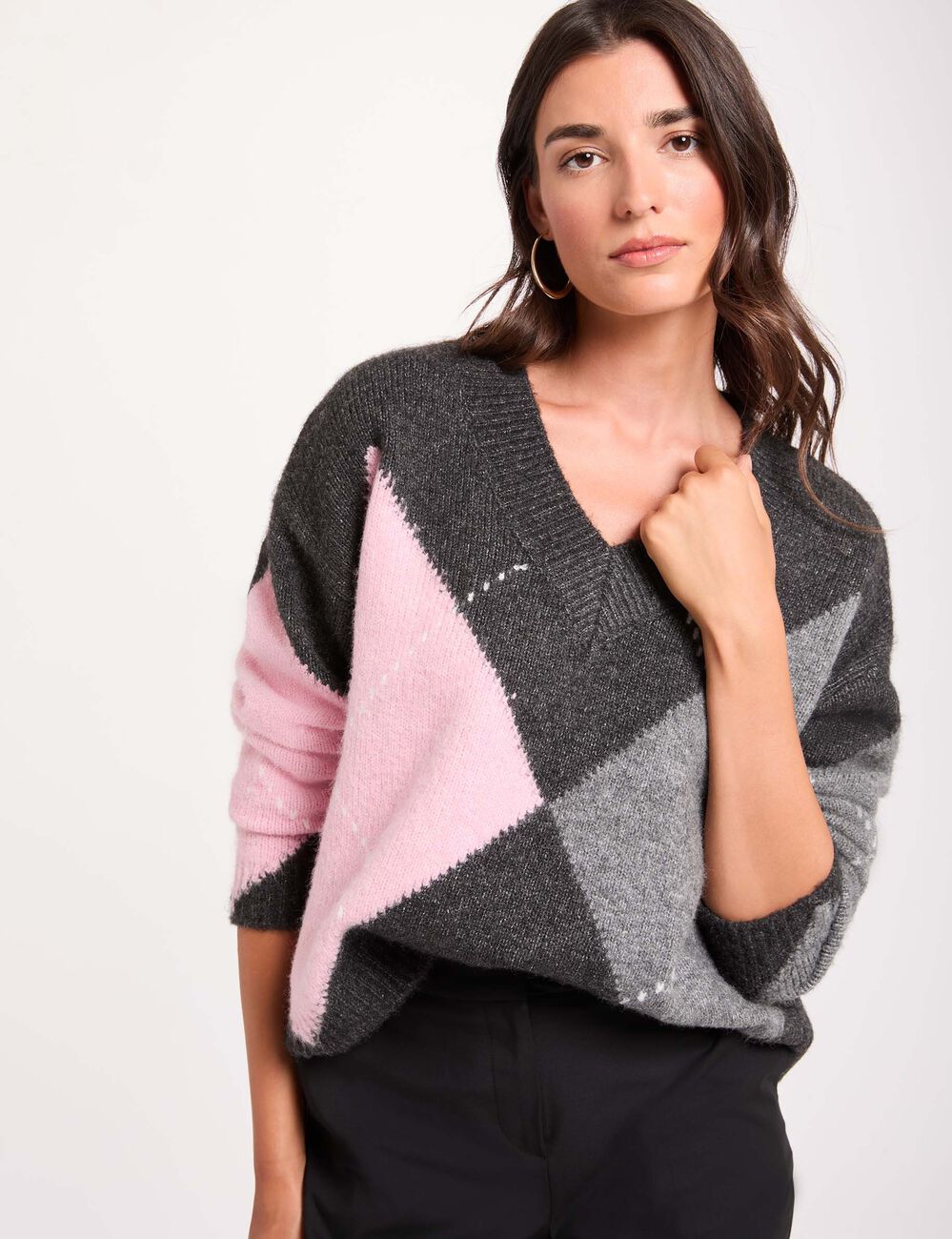 Pull jacquard col v gris fonc&eacute; femme
