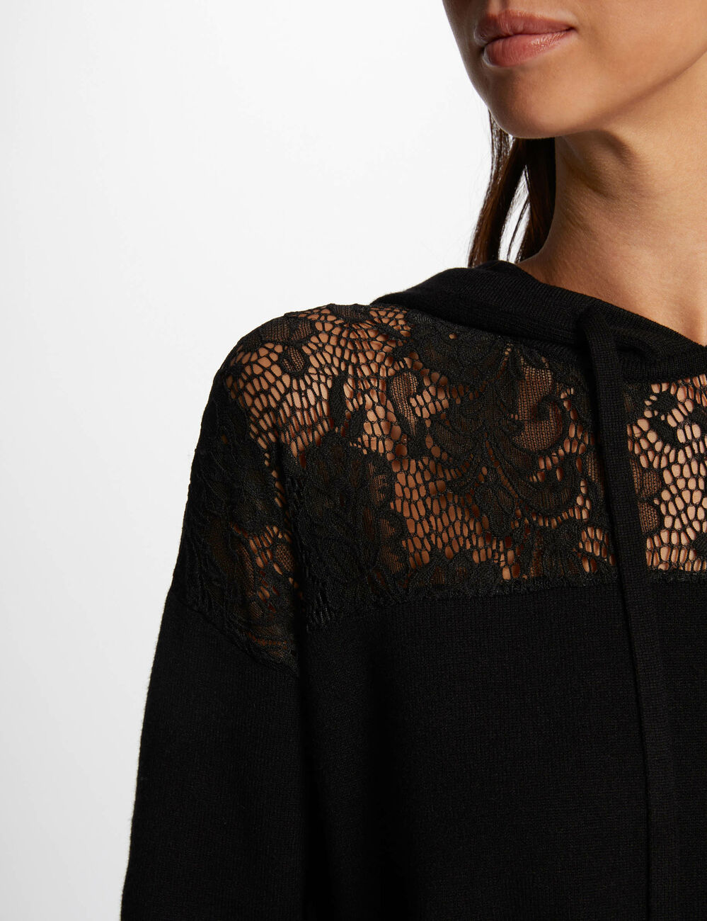 Pull capuche d&eacute;tails dentelle noir femme