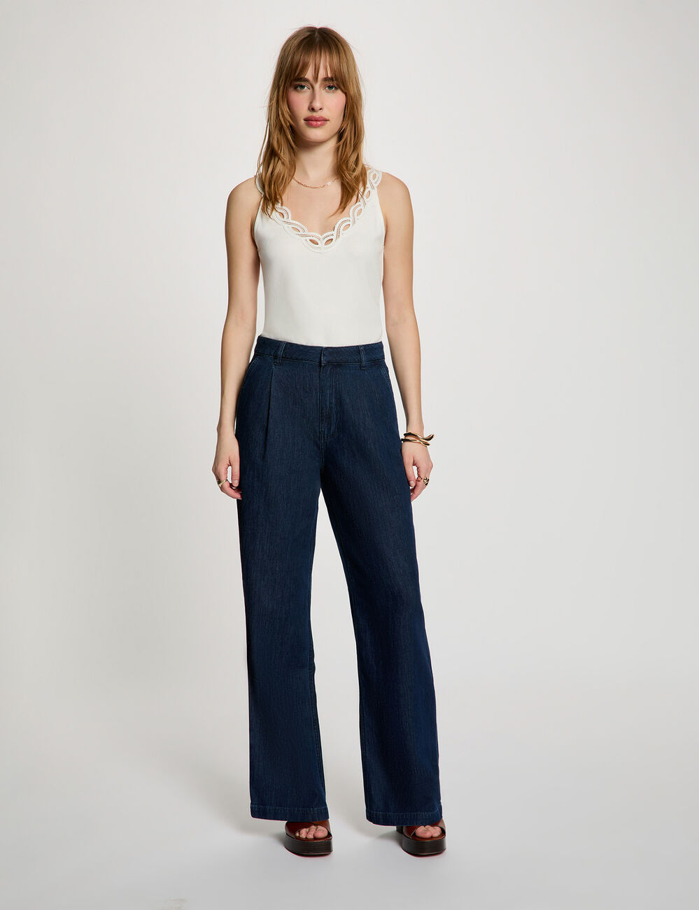 D&eacute;bardeur cintr&eacute; col v blanc femme