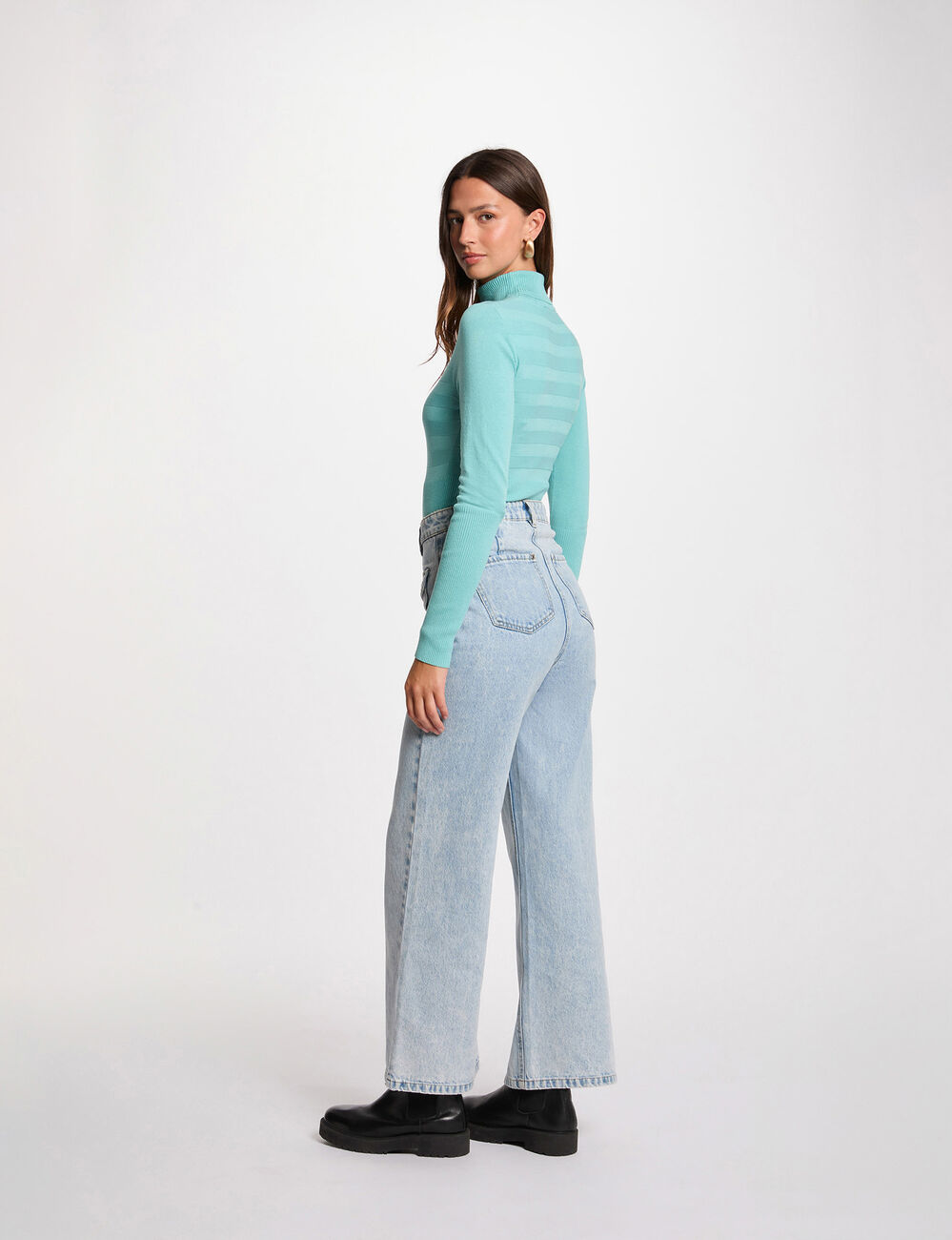 Pull col roul&eacute; ajust&eacute; vert femme