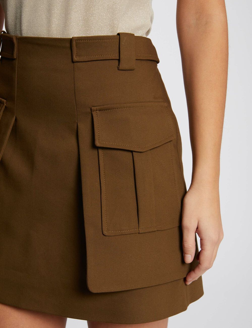 Jupe courte poches côtés vert kaki femme