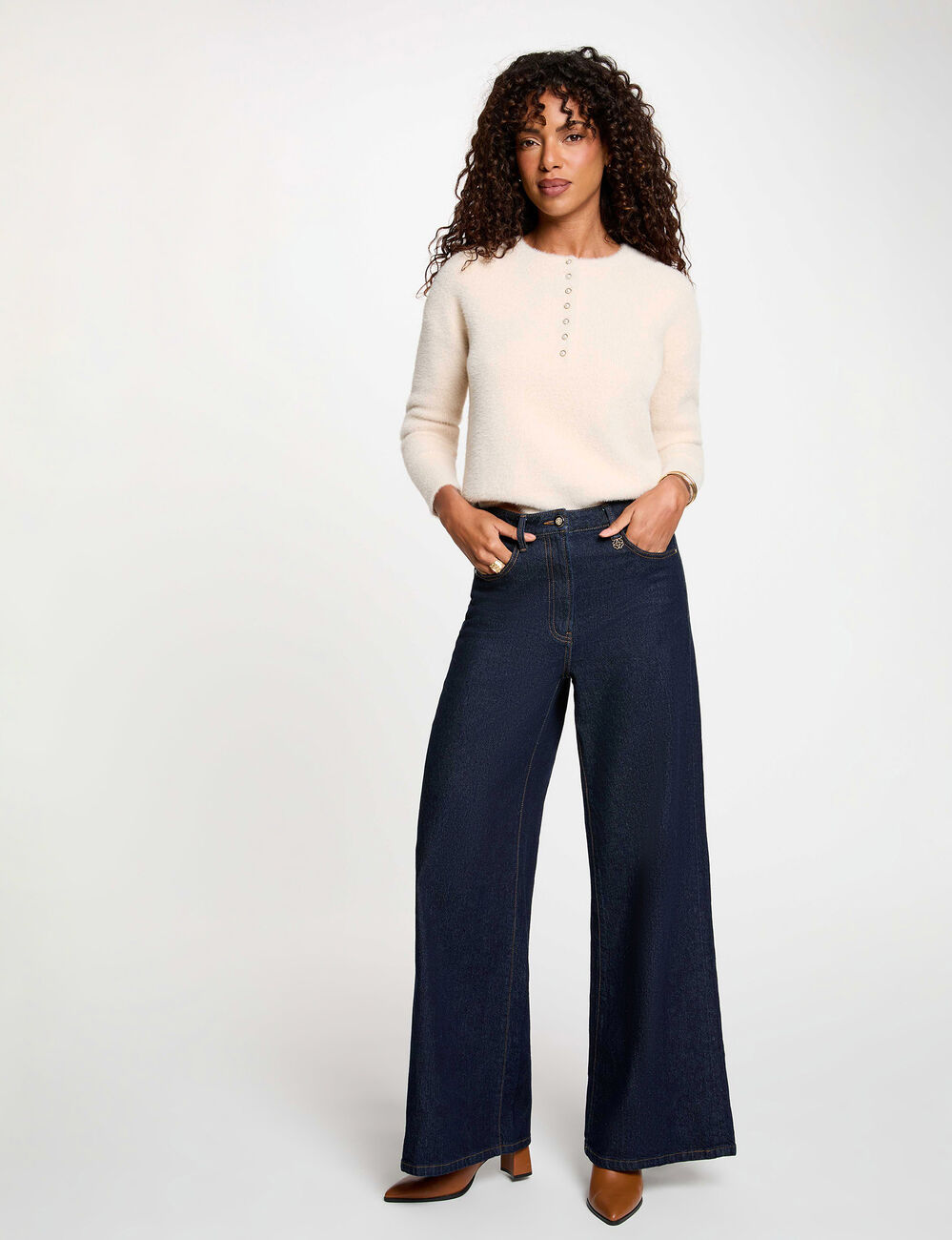 Pull col rond &agrave; boutons beige femme