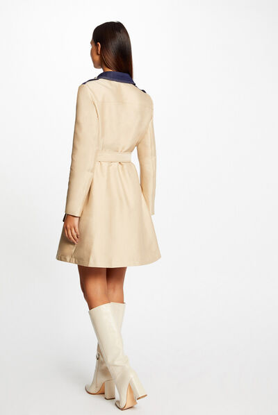 Trench long évasé ceinturé détails denim beige femme