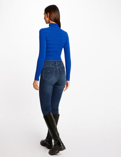 Pull col roul&eacute; ajust&eacute; bleu femme
