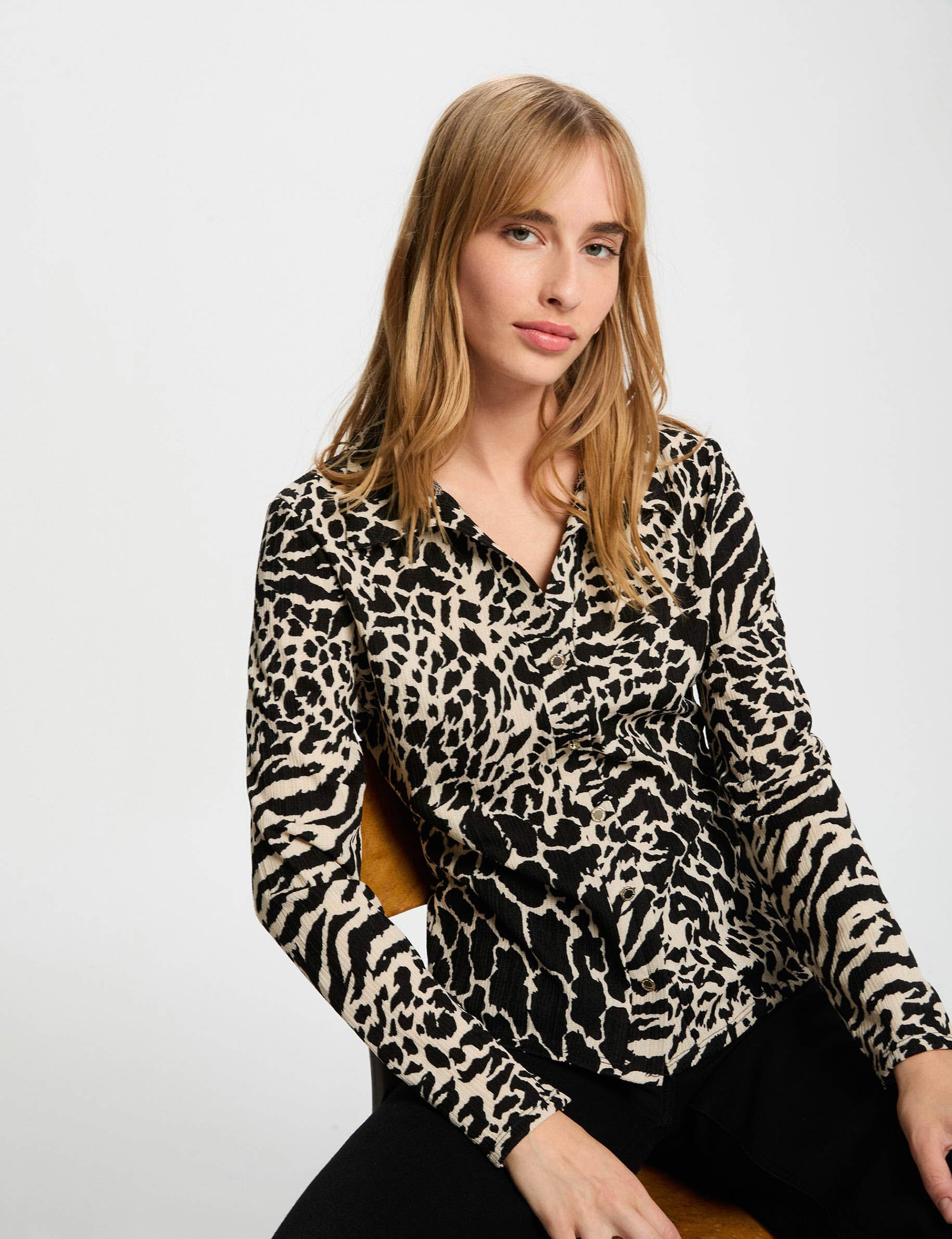 Chemise ajustée col à revers femme