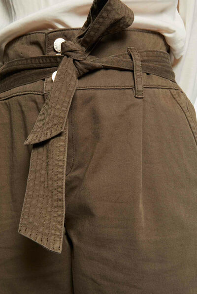 Pantalon carotte ceinturée 7/8ème vert kaki femme