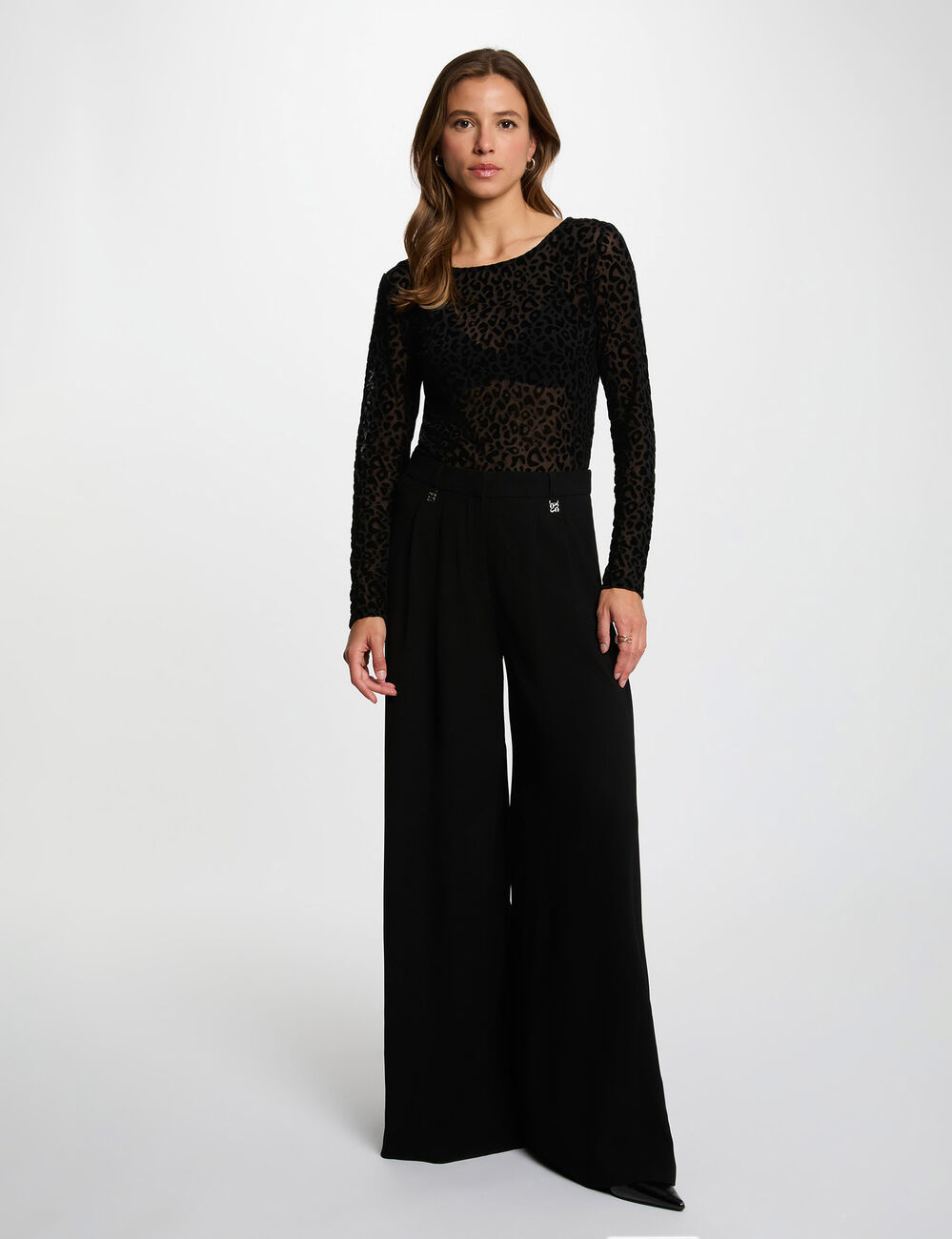 T-shirt cintr&eacute; col rond noir femme