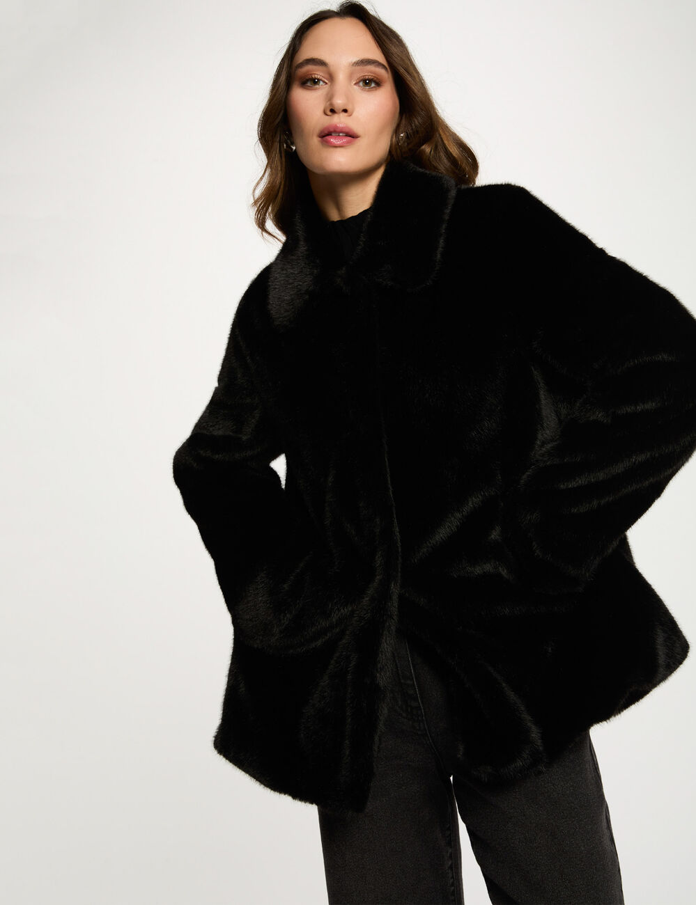 Manteau droit fausse fourrure noir femme