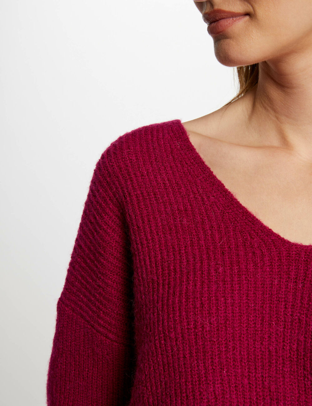Pull col en V dos boutonn&eacute; rose fonce femme