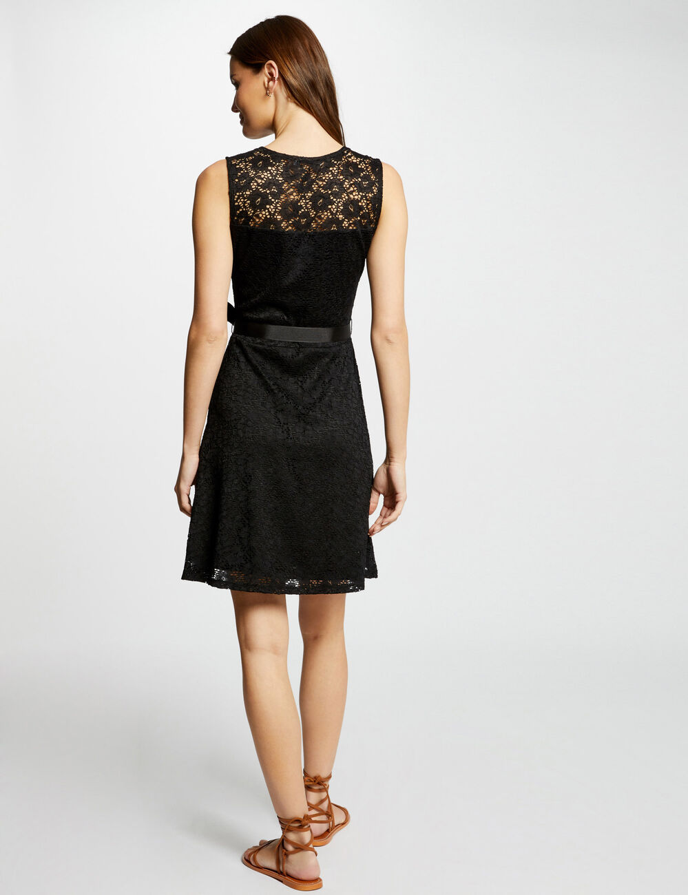 Robe courte ajust&eacute;e dentelle noir femme