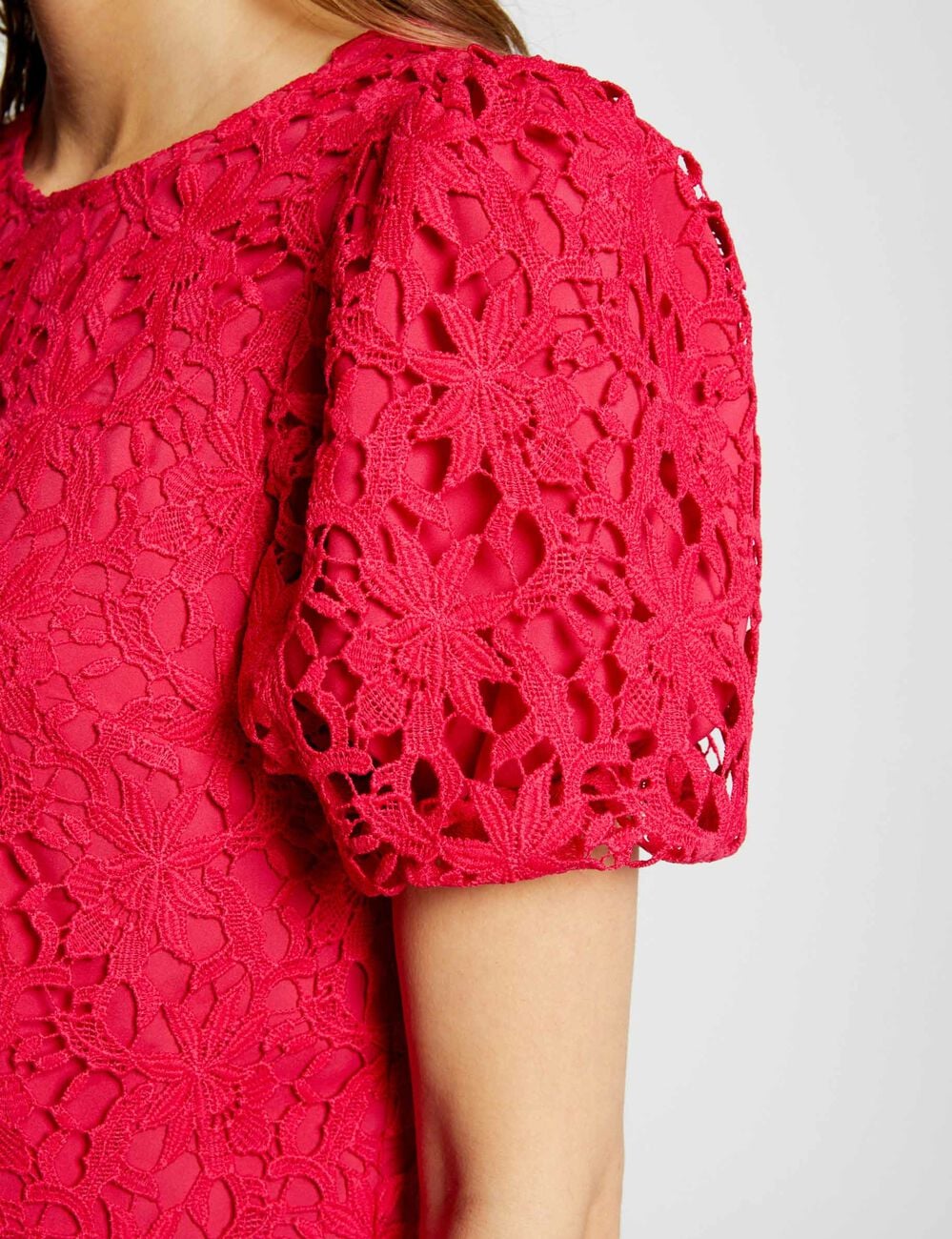 Top dentelle boutonn&eacute; framboise femme