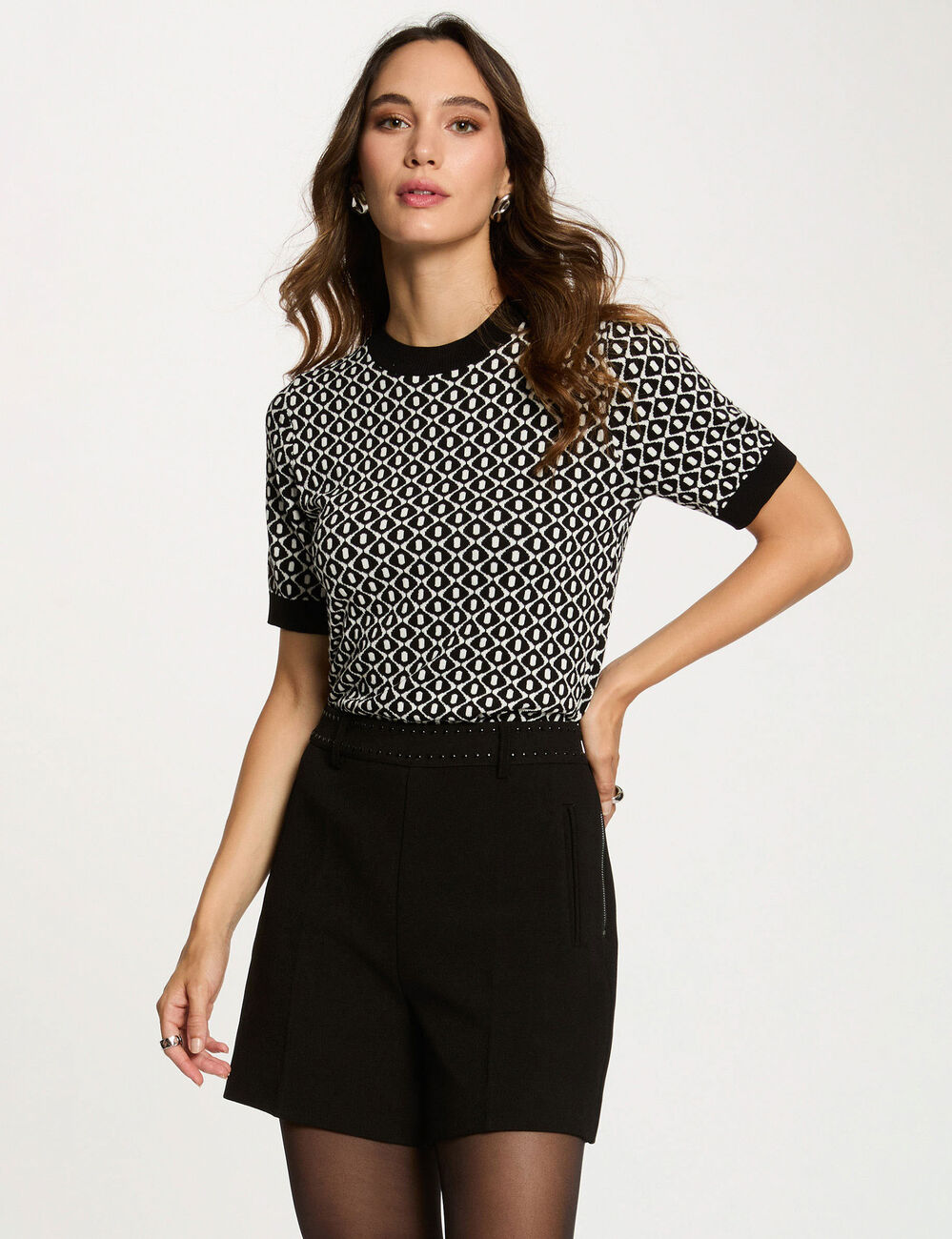 Short taille haute clout&eacute; noir femme