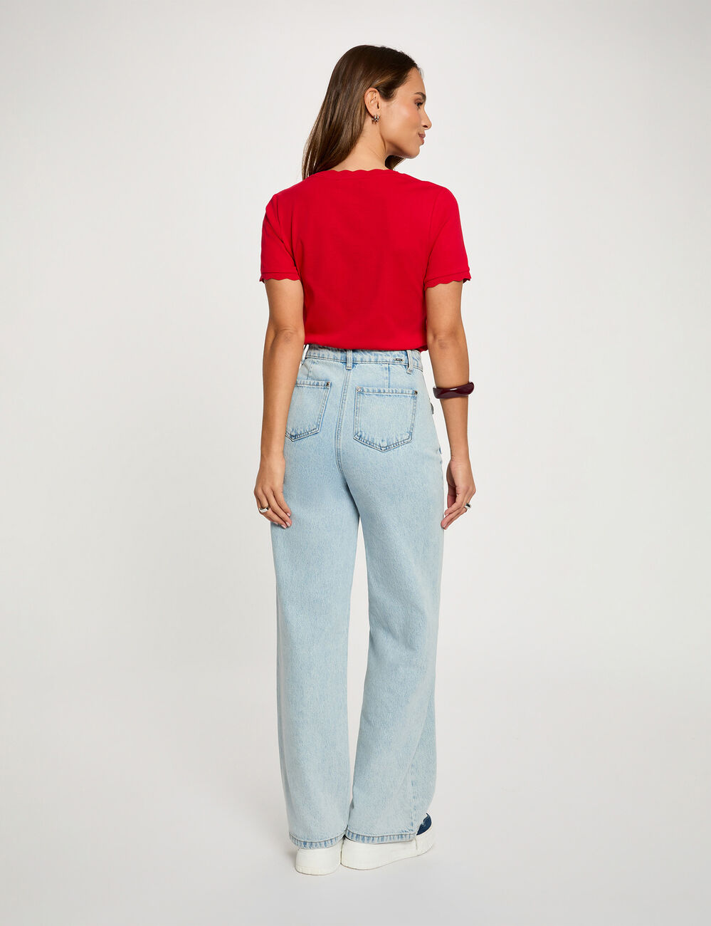 T-shirt cintr&eacute; col v rouge femme