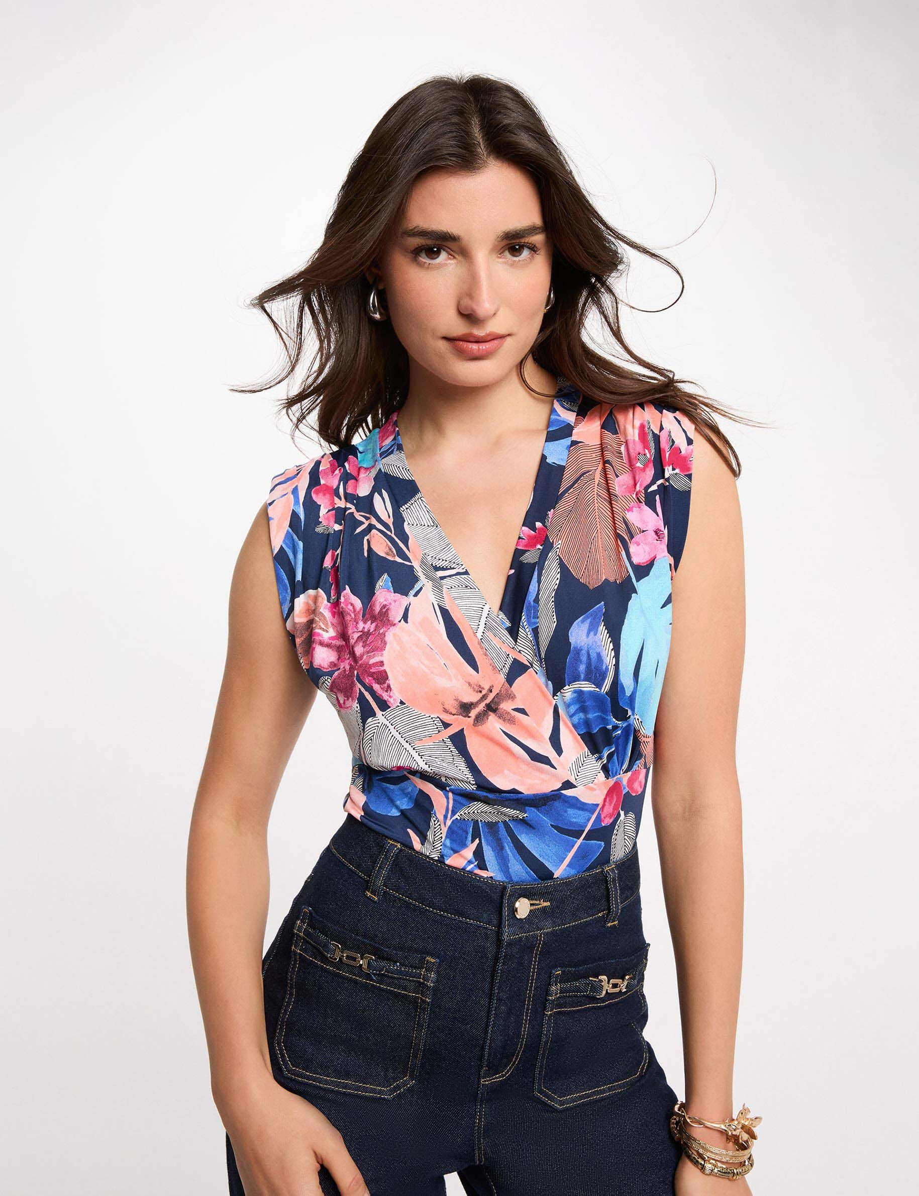 T shirt ajusté sans manches femme