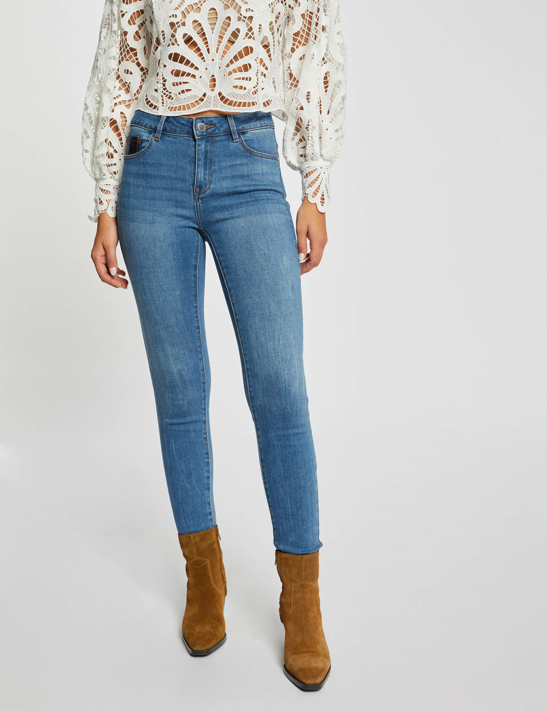 jeans skinny avec details sequins jean stone femme Jeans skinny avec détails sequins jean stone femme