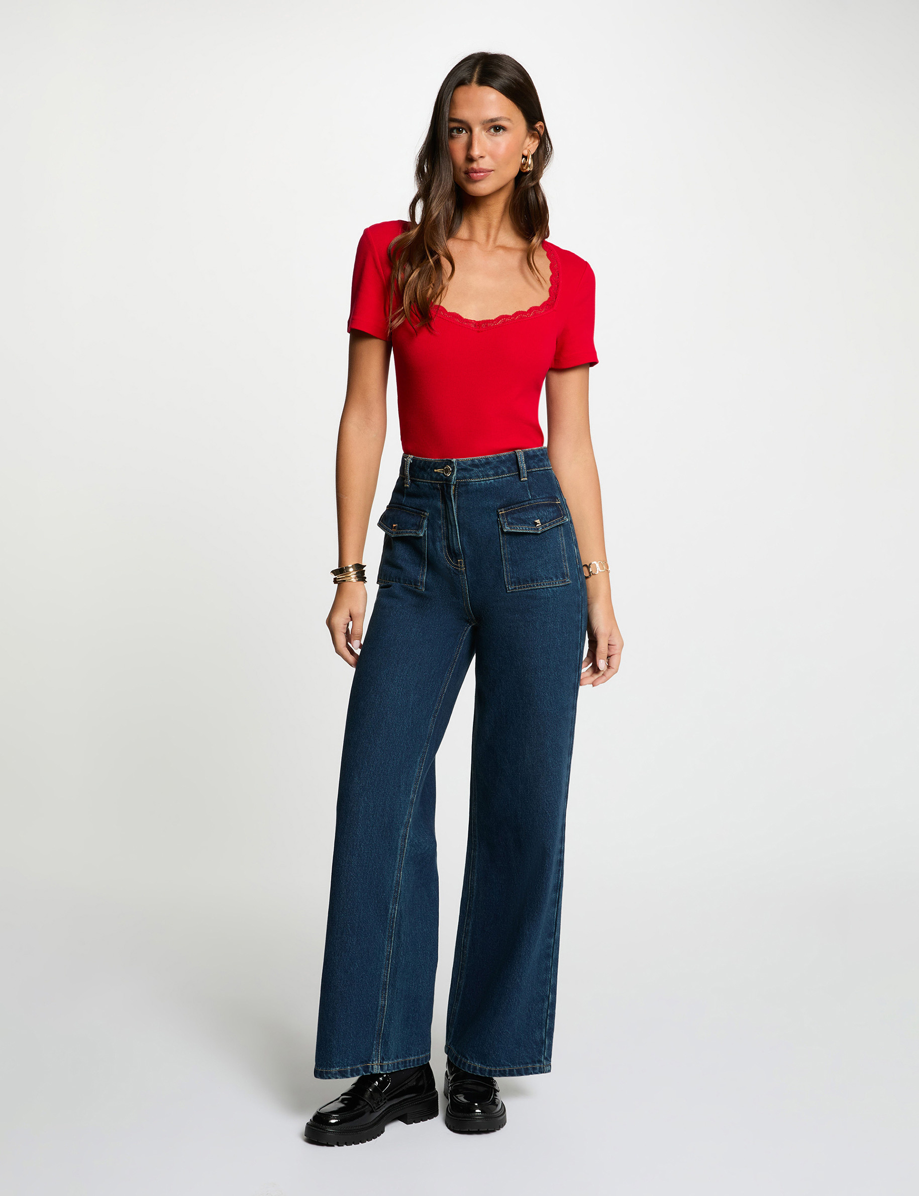 T-shirt cintr&eacute; col coeur rouge femme