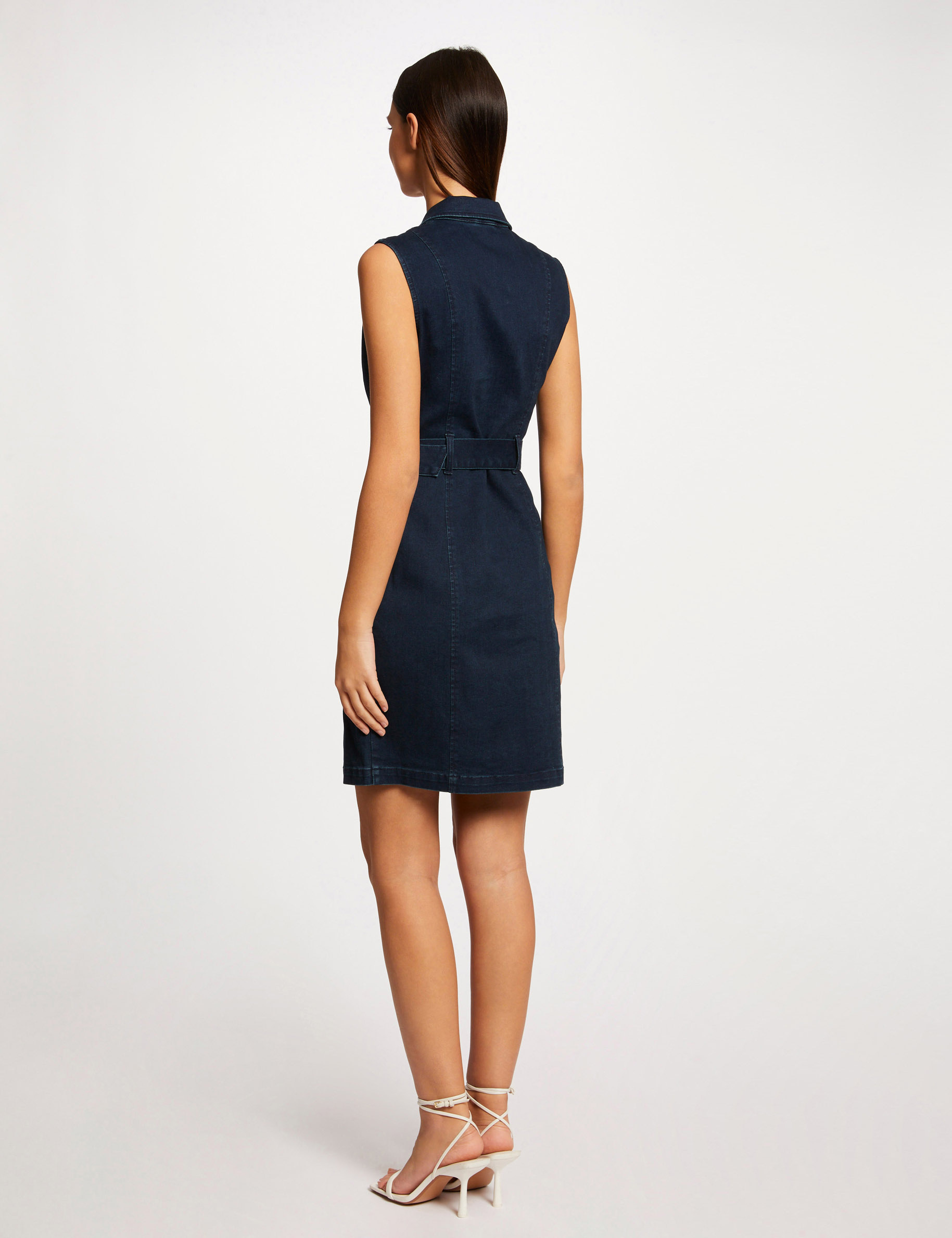 Robe ajustée drapée sans manches en jean jean brut femme Robe ajustée drapée sans manches en jean jean brut femme
