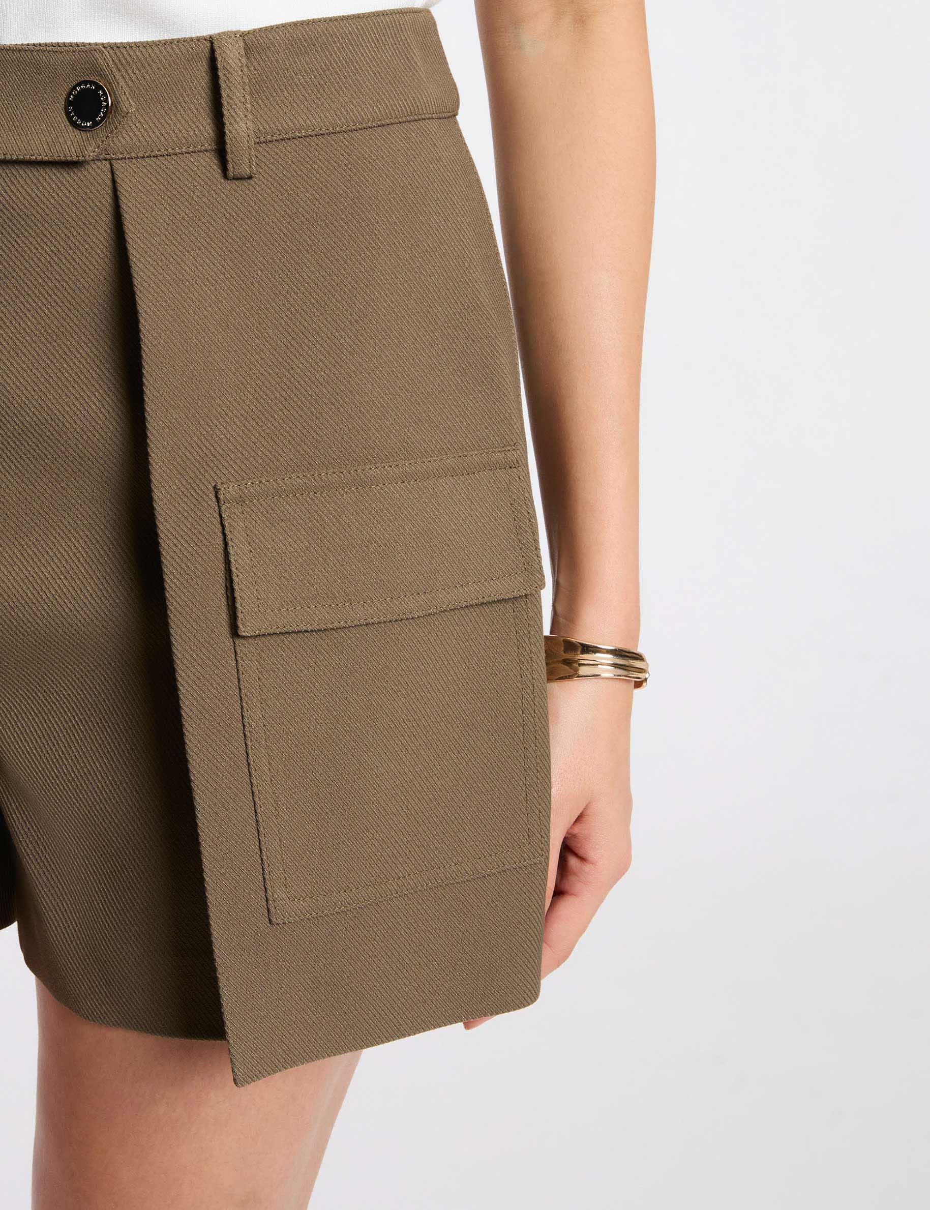 Short droit poches &agrave; rabat vert kaki femme