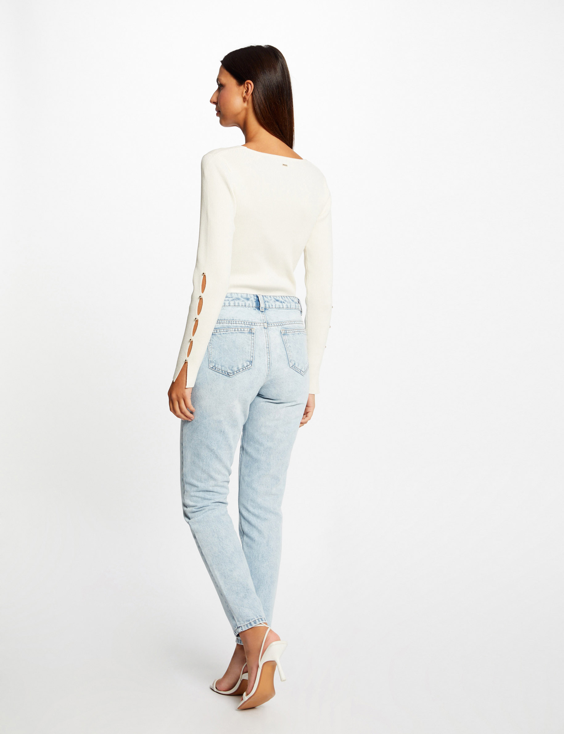 jeans droit avec ornements metalliques jean bleached femme Jeans droit avec ornements métalliques jean bleached femme