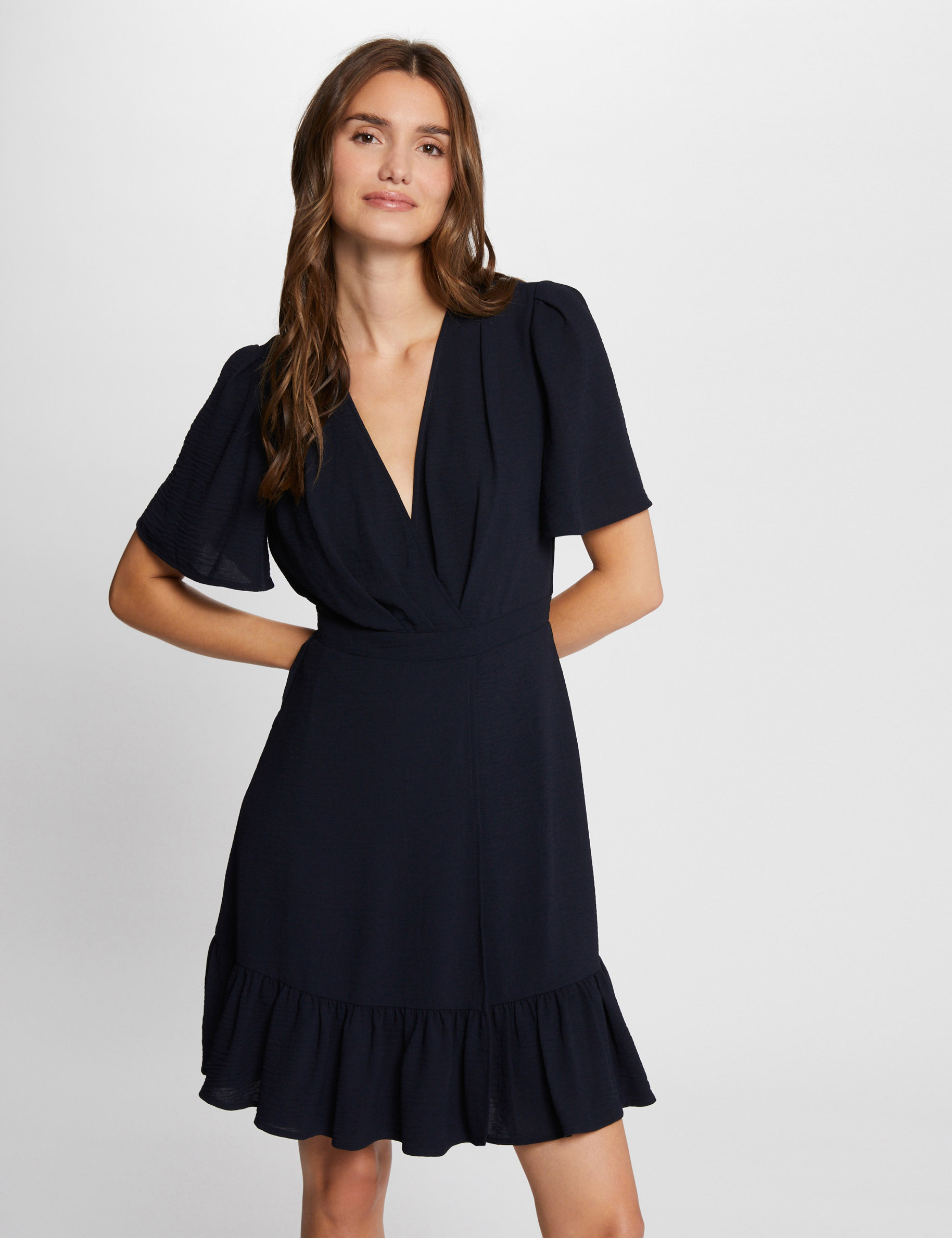 Robe courte femme fluide avec manches longues et volants