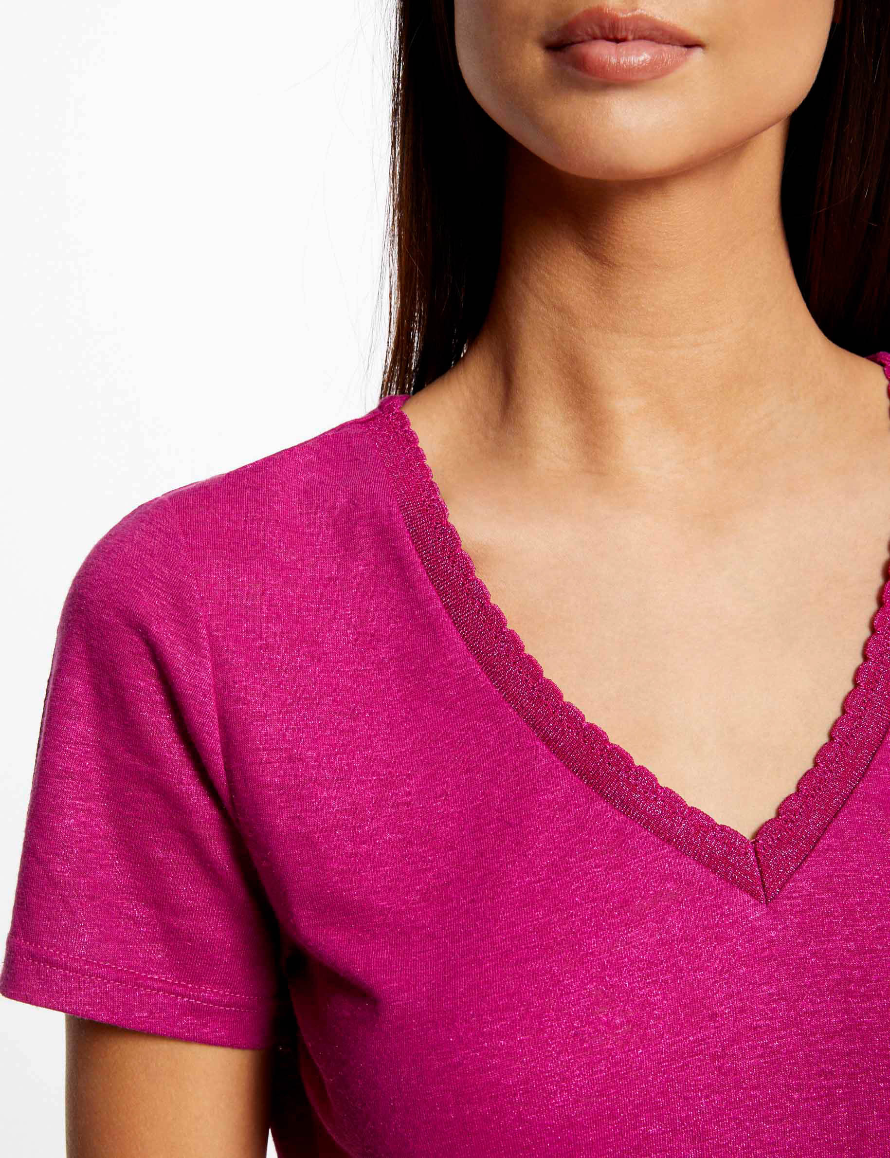 T-shirt manches courtes col en V framboise femme T-shirt manches courtes col en V framboise femme