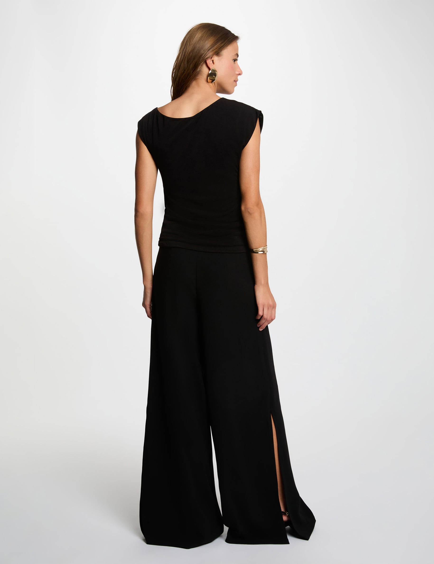T-shirt col rond manches asym&eacute;triques noir femme