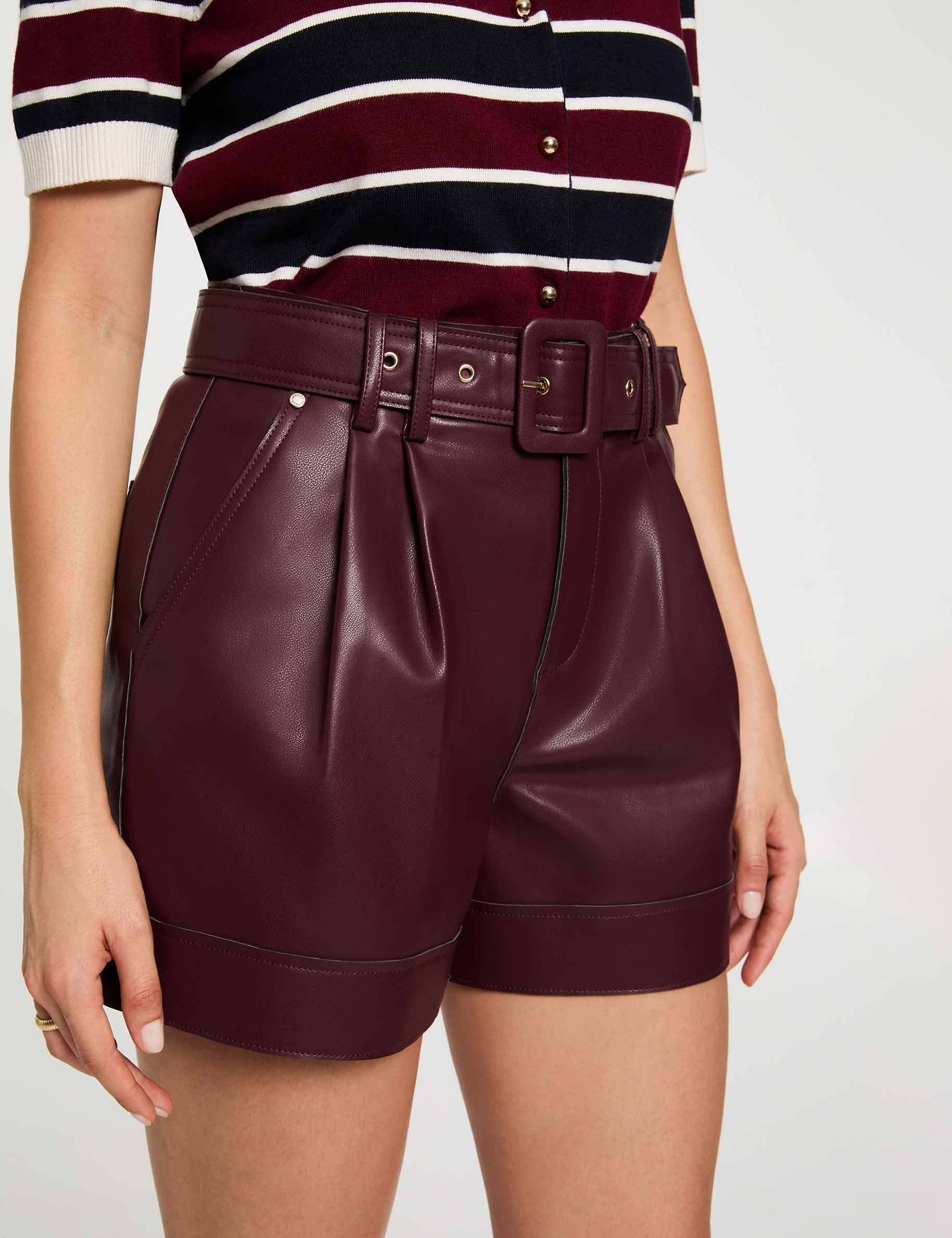 Short ajust&eacute; simili cuir prune femme