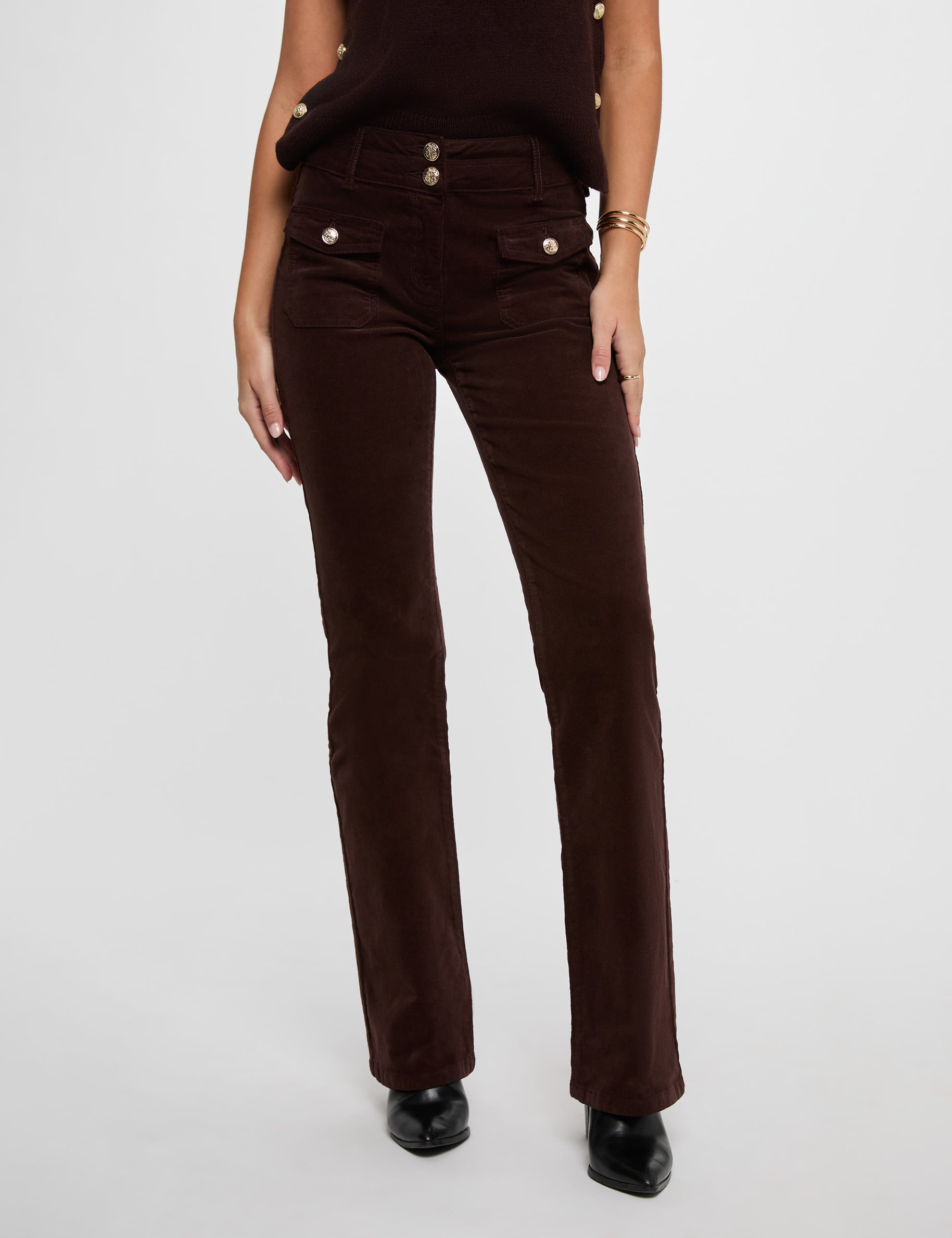 Pantalon ajust&eacute; velours marron fonc&eacute; femme